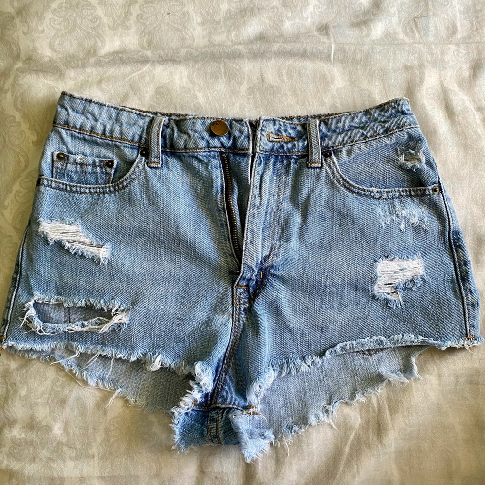 HIGH RISE CHEEKY SHORTS